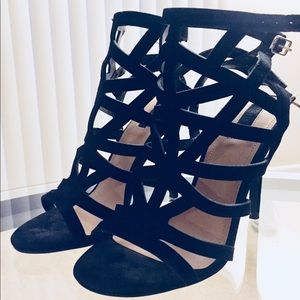 STRAPPY SEXY BLACK SUEDE HEELS: FINAL PRICE. SALE!